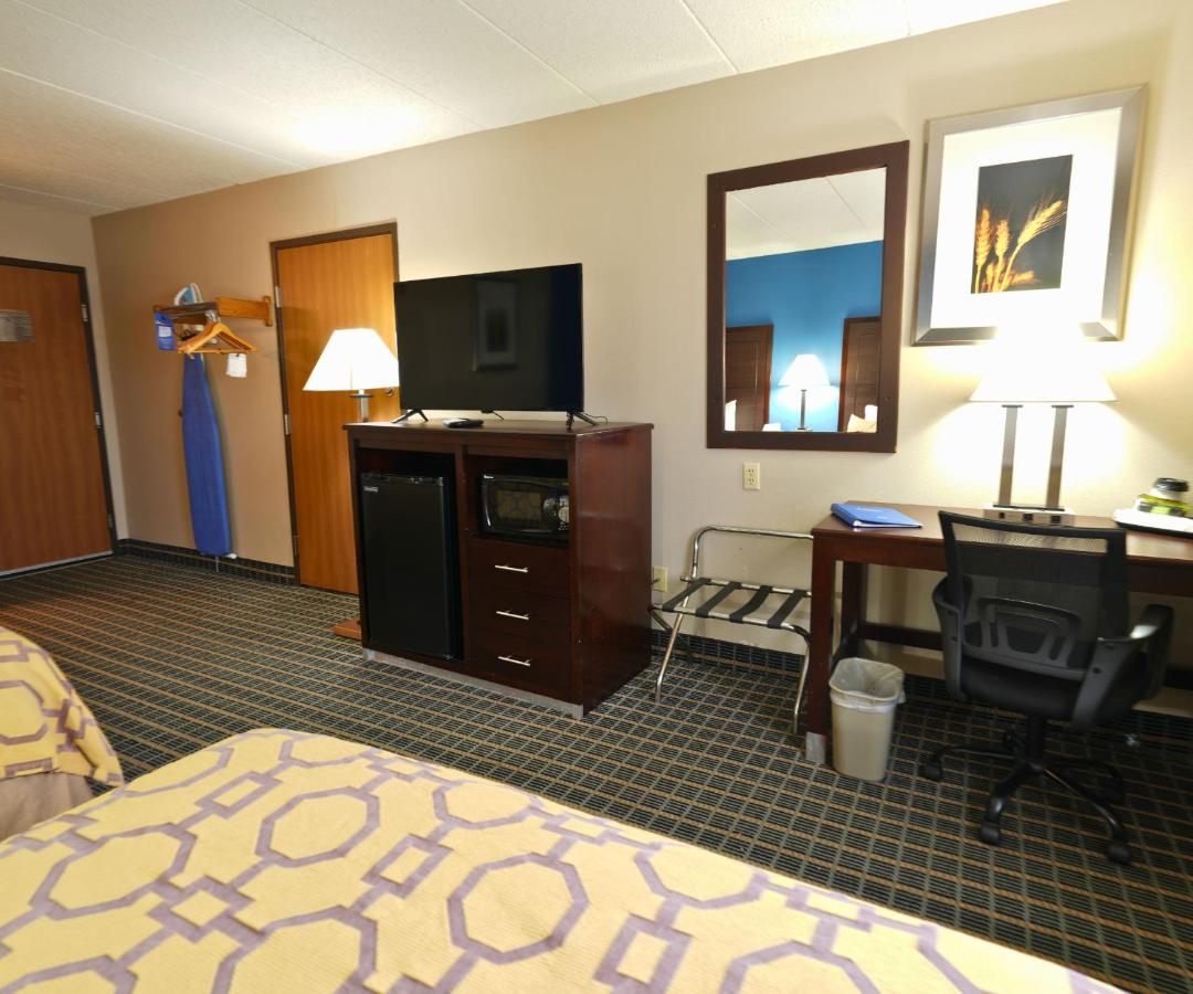 Queen Room with Two Queen Beds - Non-Smoking at Baymont by Wyndham Marshalltown