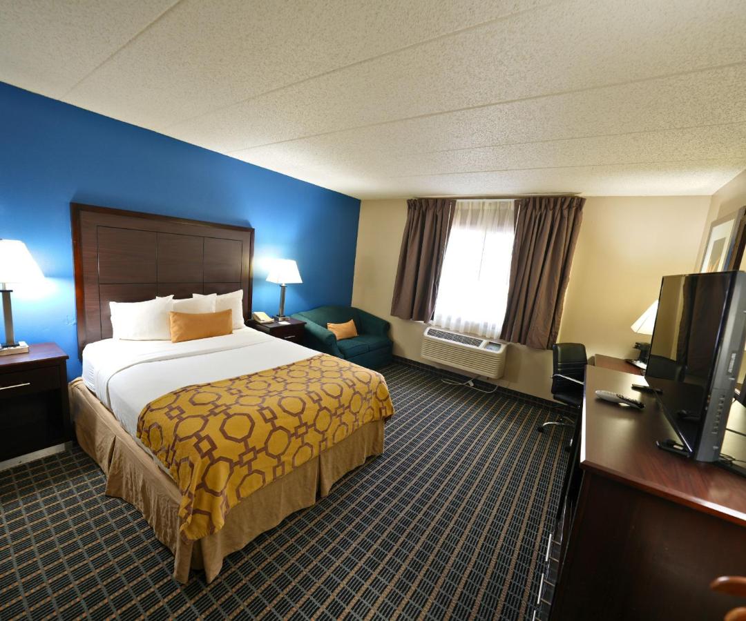 Queen Room - Disability Access - Non-Smoking at Baymont by Wyndham Marshalltown