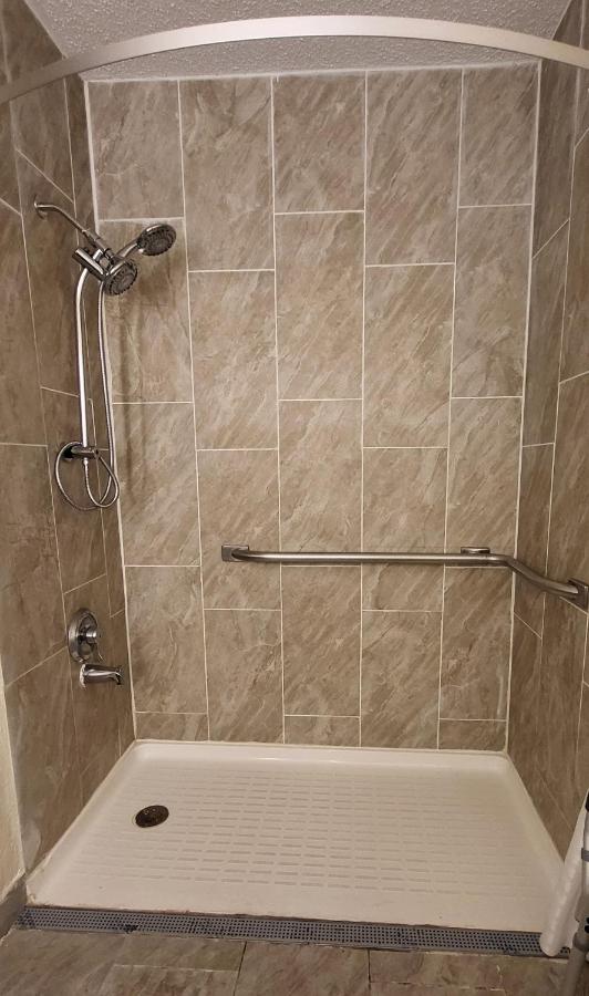 | Super 8 by Wyndham Canton/Livonia Area