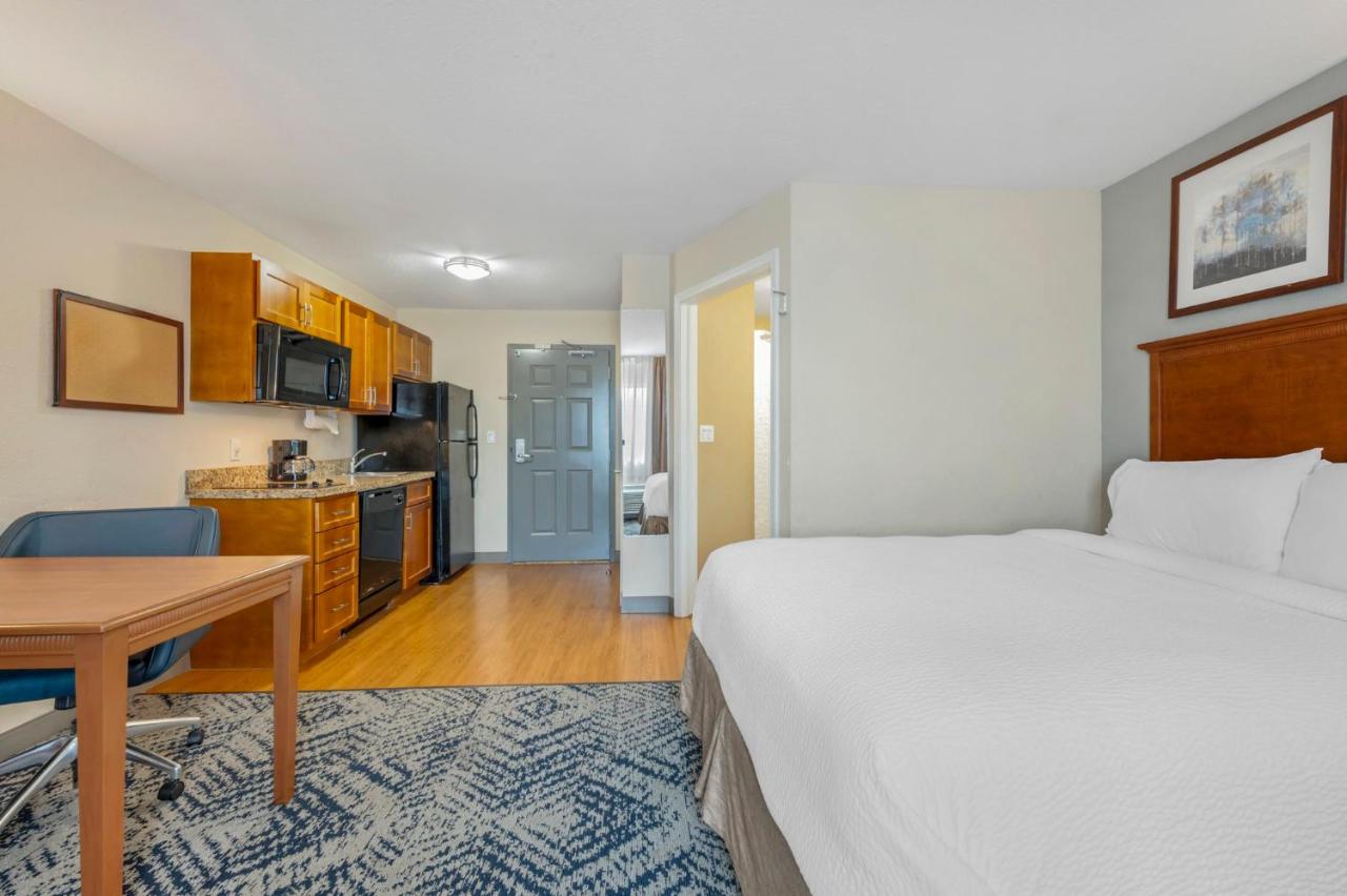 King Studio at Candlewood Suites Indianapolis East, an IHG Hotel
