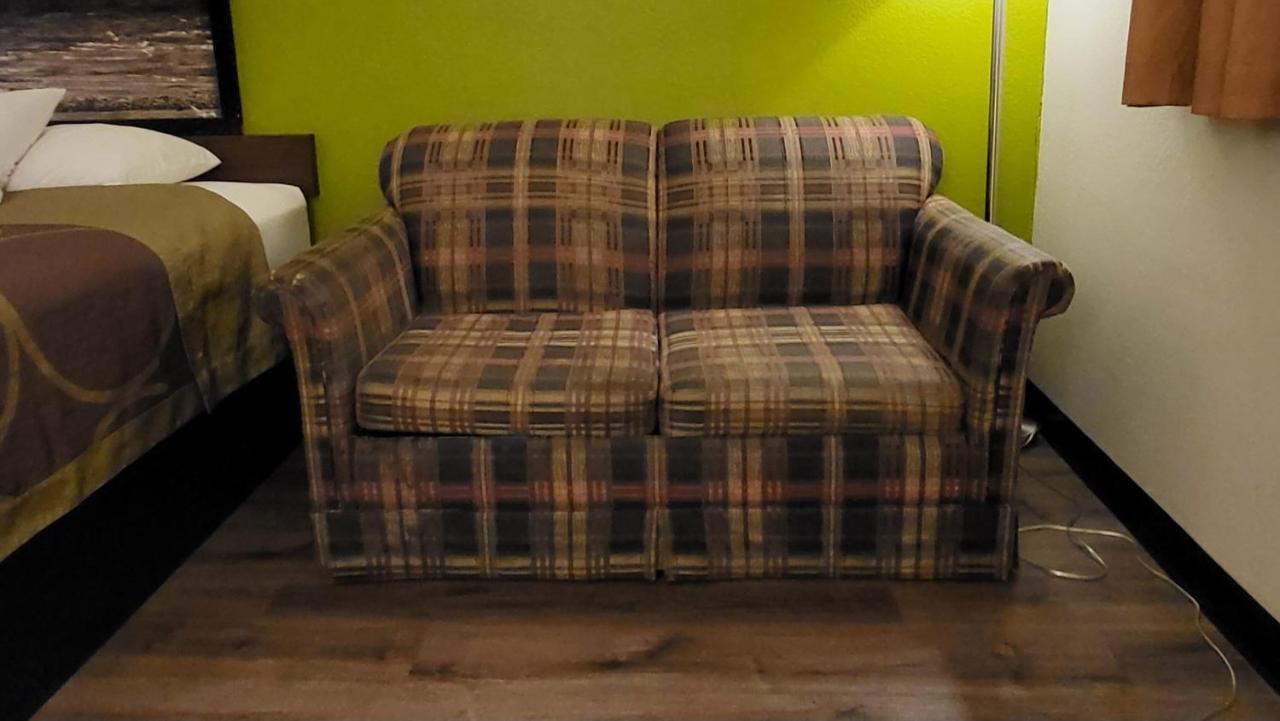 | Super 8 by Wyndham Canton/Livonia Area