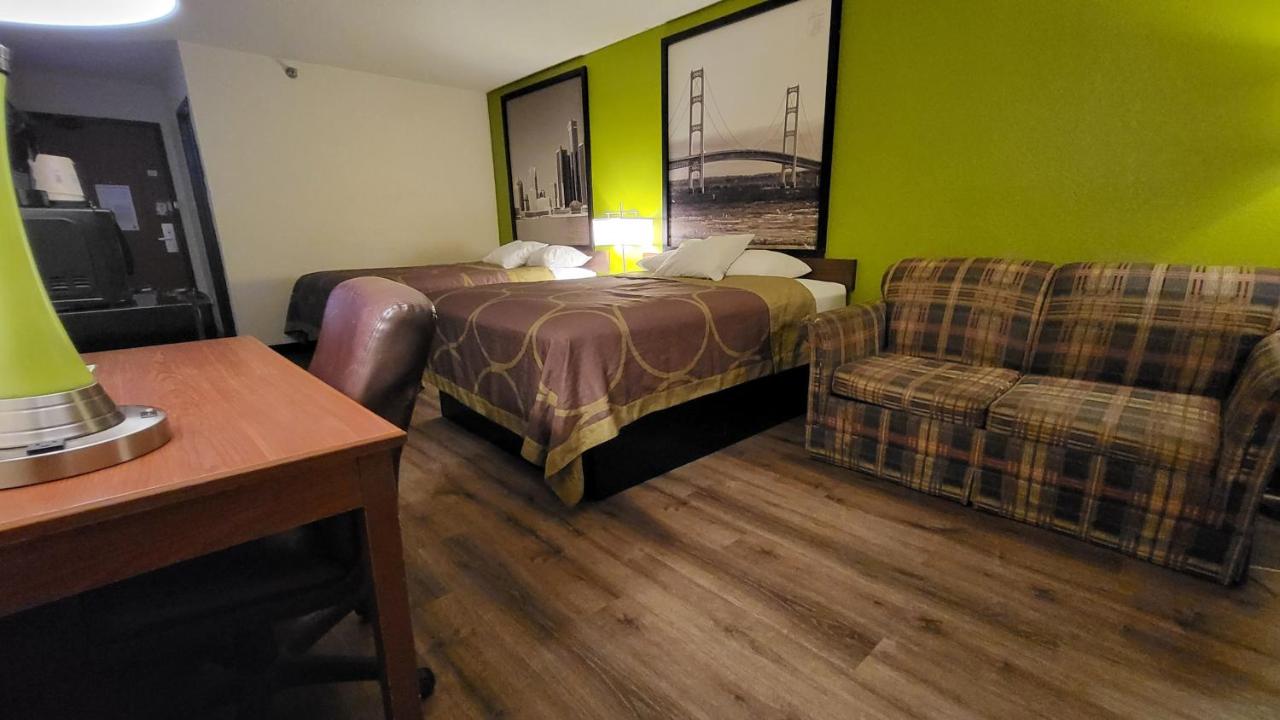 | Super 8 by Wyndham Canton/Livonia Area