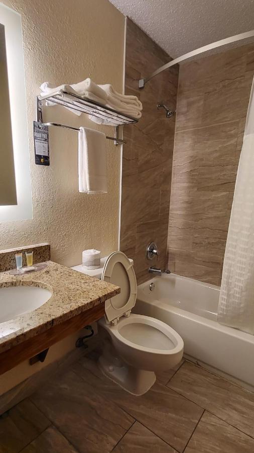 | Super 8 by Wyndham Canton/Livonia Area