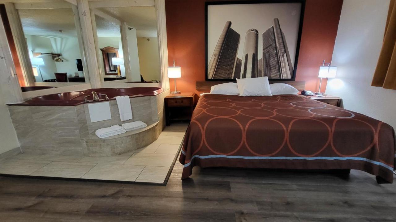 | Super 8 by Wyndham Canton/Livonia Area
