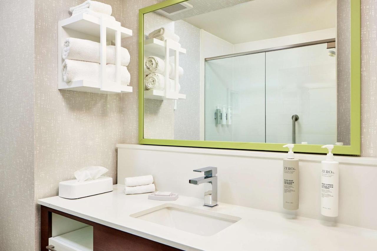 King Room - Non-Smoking at Hampton Inn Longmont