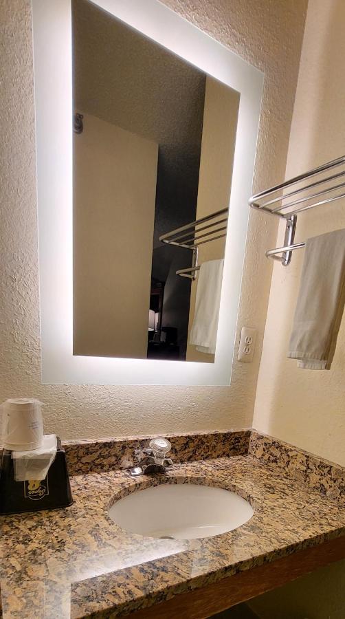  | Super 8 by Wyndham Canton/Livonia Area