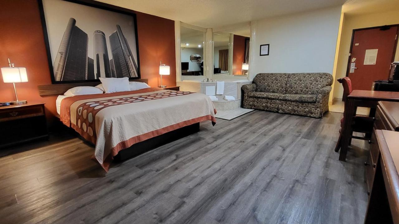 | Super 8 by Wyndham Canton/Livonia Area