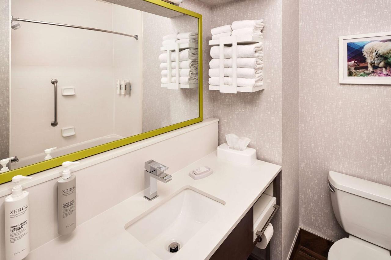 Queen Room - Non-Smoking at Hampton Inn Longmont
