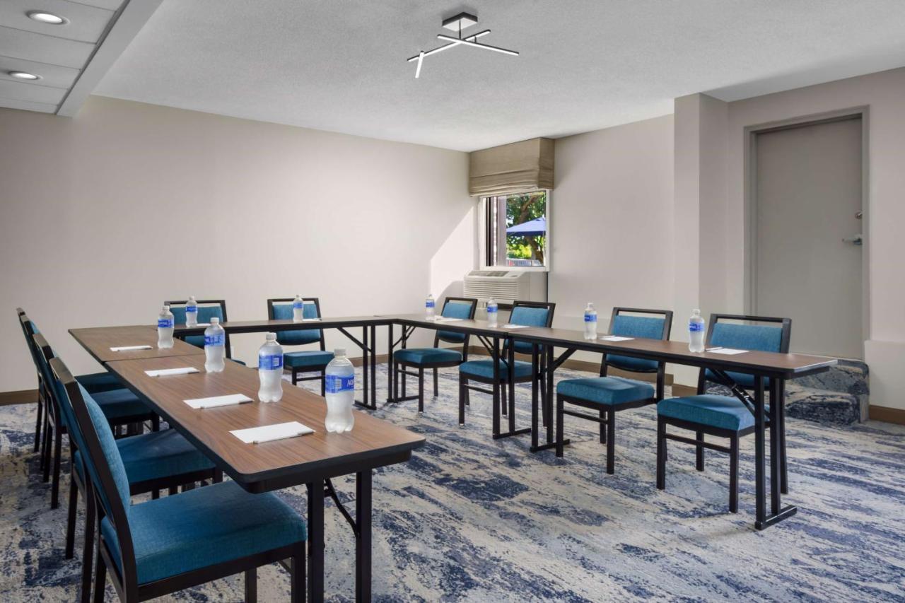  | Hampton Inn Ft. Lauderdale-Cypress Creek