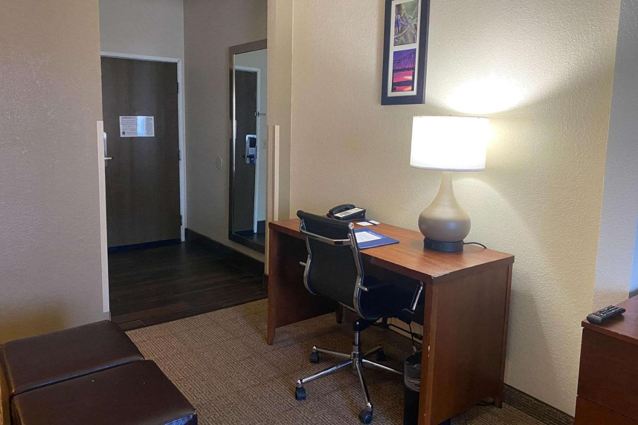 King Suite - Non-Smoking at Comfort Suites Peoria I-74