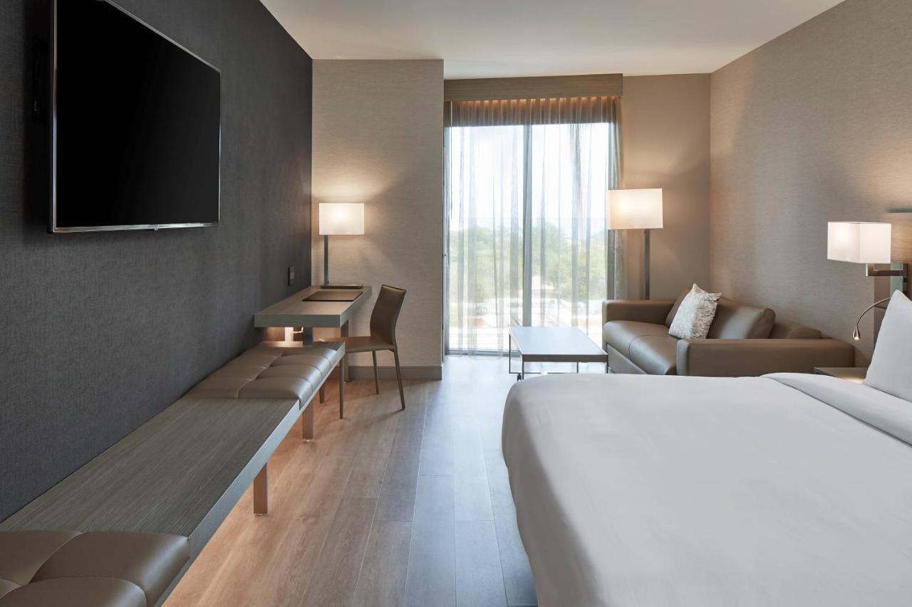 Guest room, 1 King, Sofa bed at AC Hotel Miami Wynwood