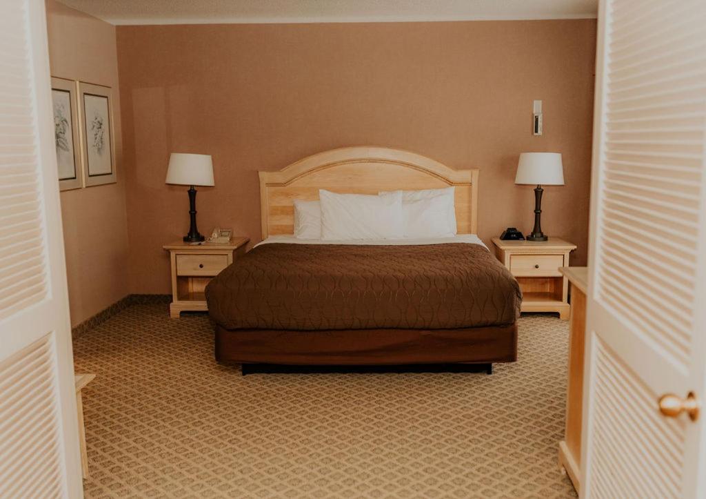 King Suite at Wallace Inn