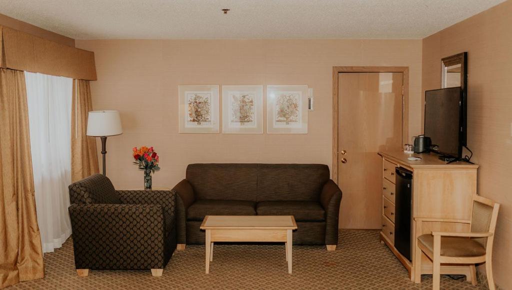 King Suite with Spa Bath at Wallace Inn