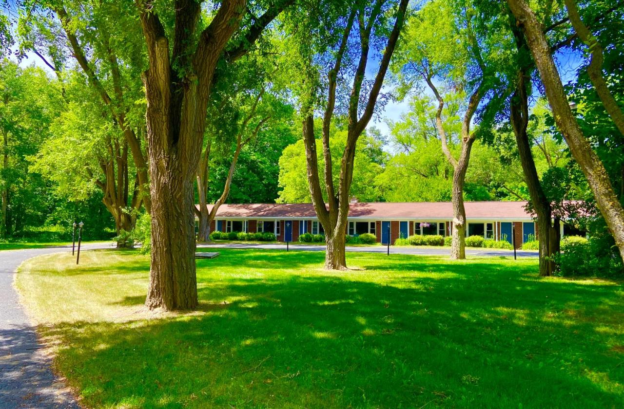 | Elk Rapids Lakeshore Inn
