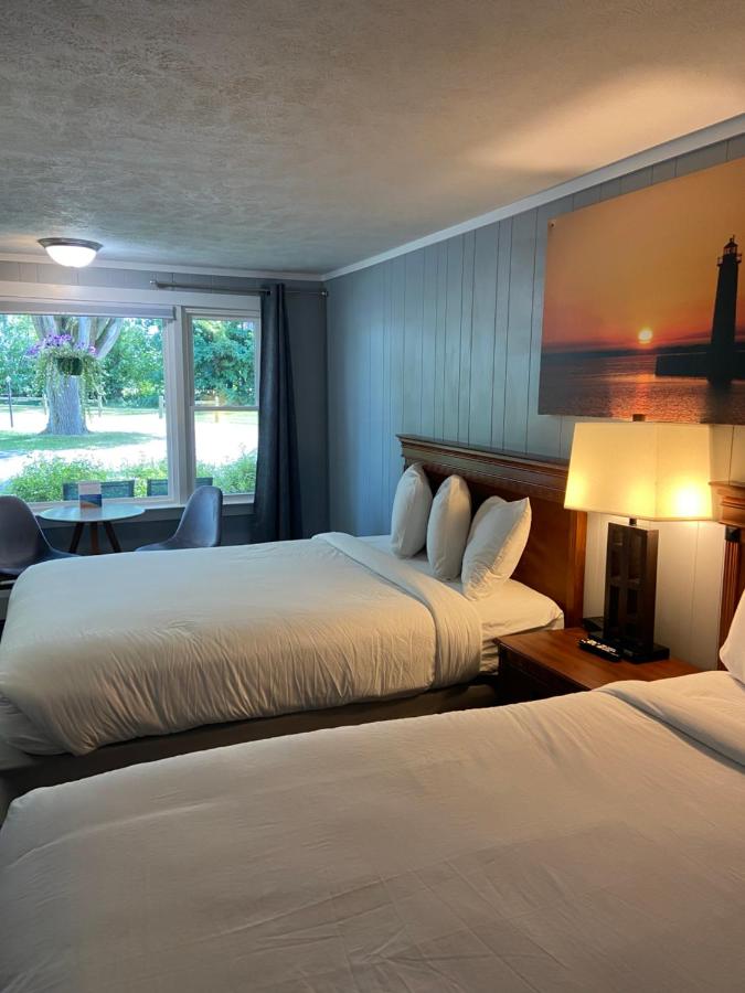 | Elk Rapids Lakeshore Inn