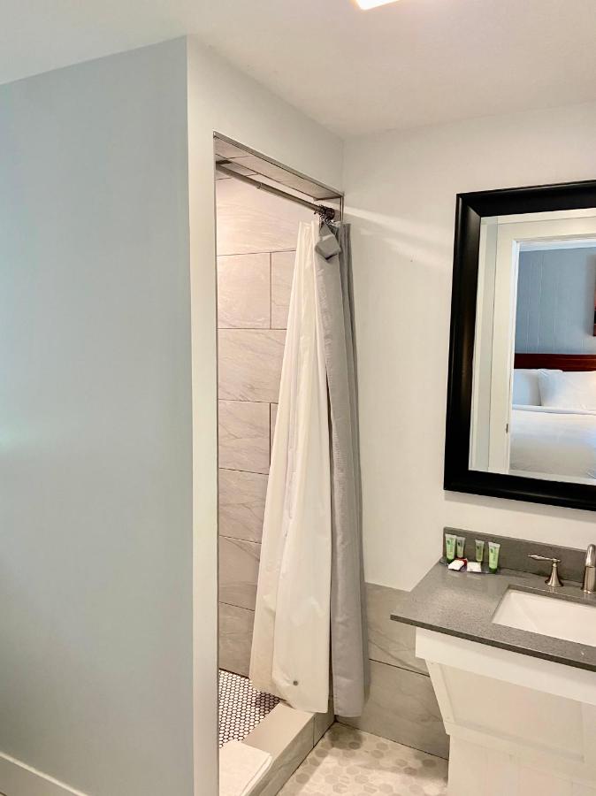 | Elk Rapids Lakeshore Inn