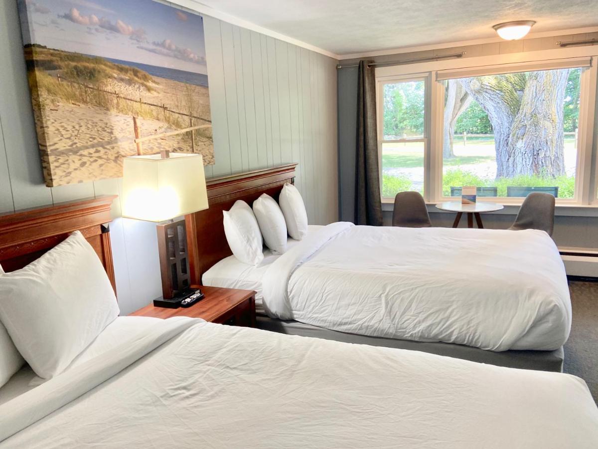 | Elk Rapids Lakeshore Inn