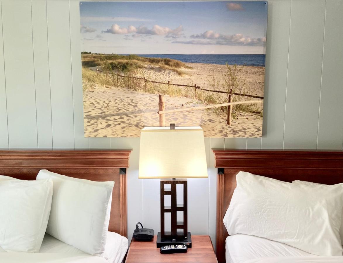 | Elk Rapids Lakeshore Inn