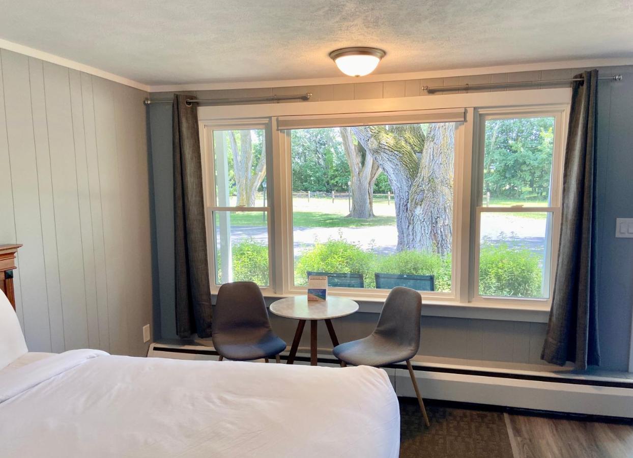 | Elk Rapids Lakeshore Inn