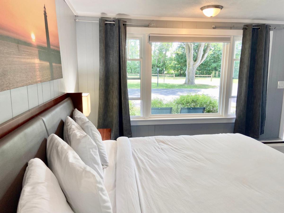 | Elk Rapids Lakeshore Inn