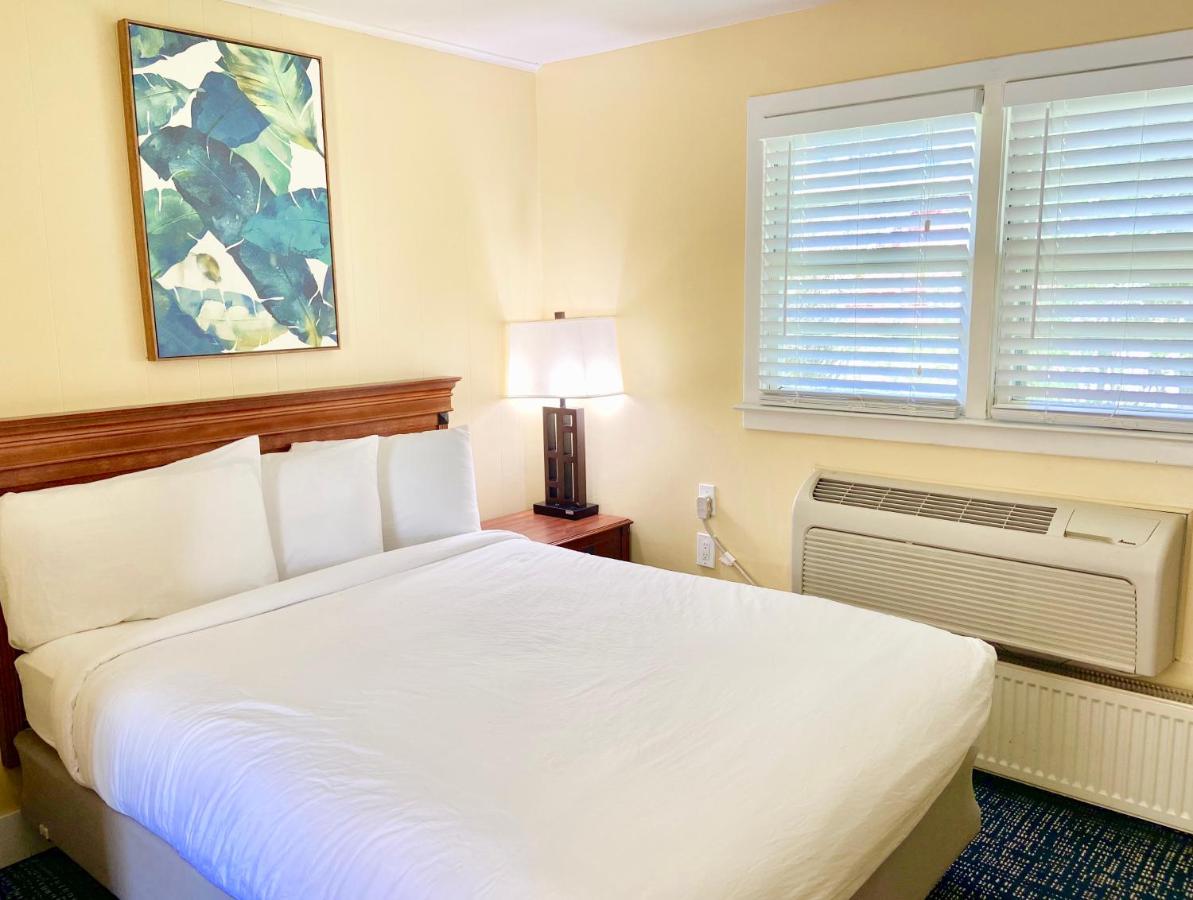 | Elk Rapids Lakeshore Inn
