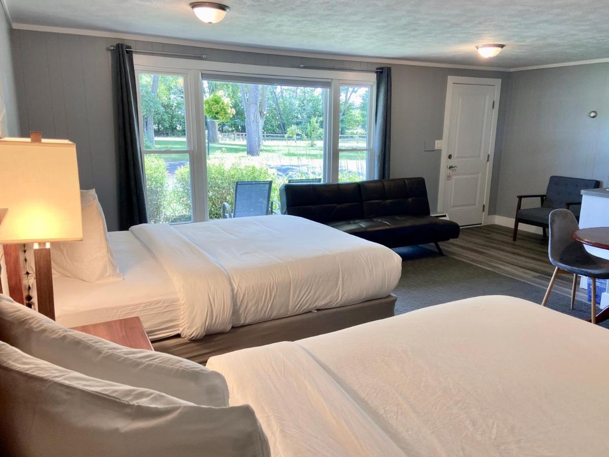 | Elk Rapids Lakeshore Inn