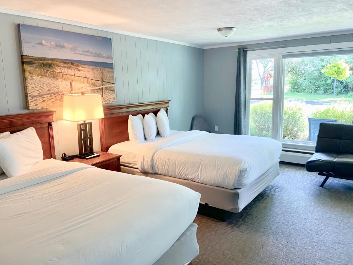 | Elk Rapids Lakeshore Inn