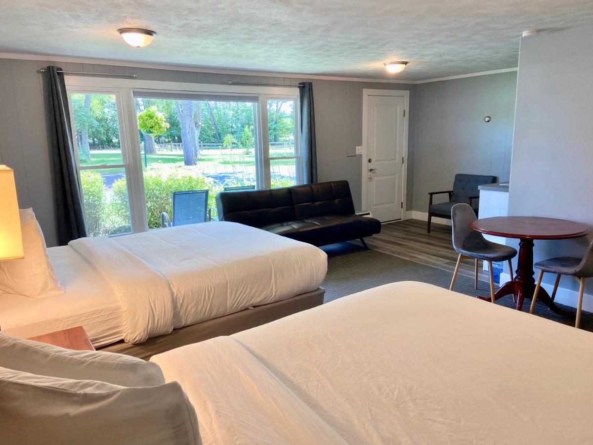 | Elk Rapids Lakeshore Inn