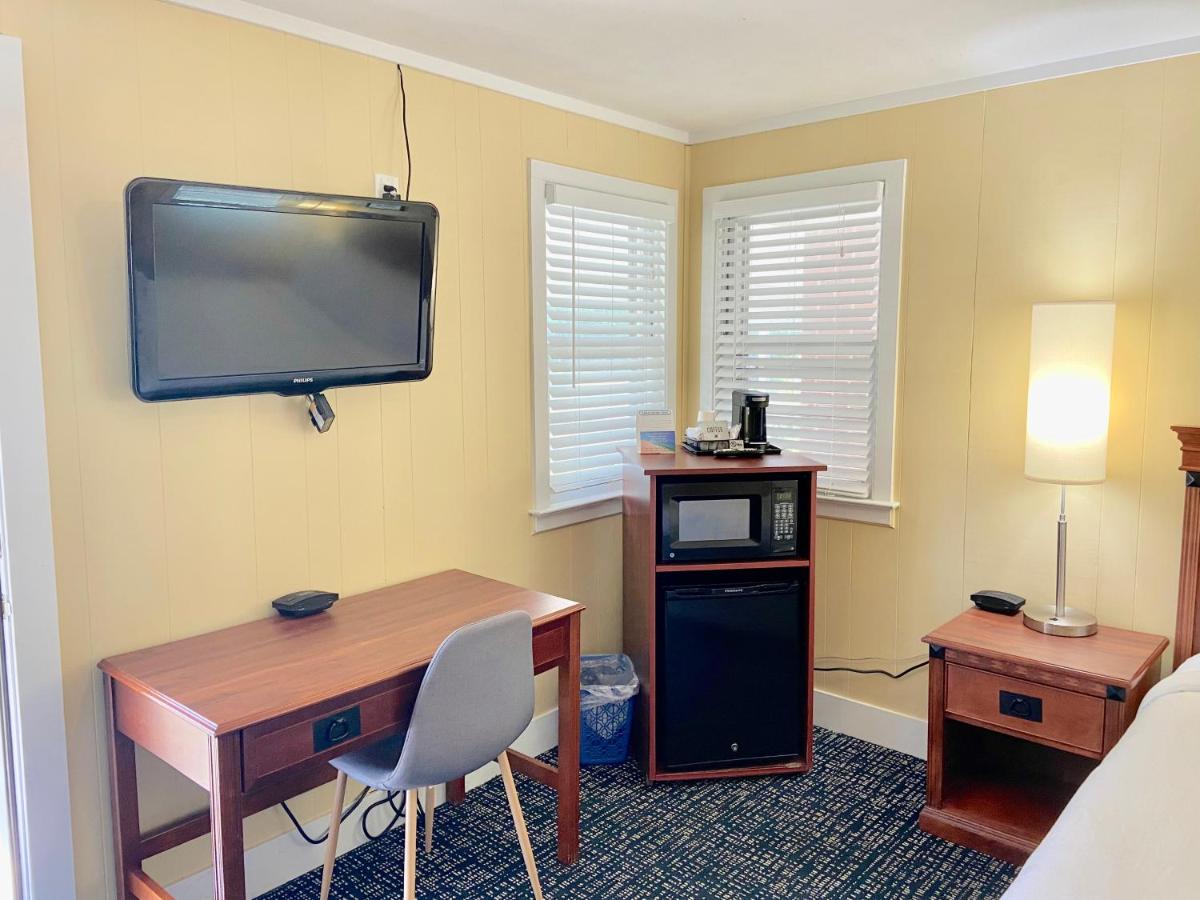 | Elk Rapids Lakeshore Inn