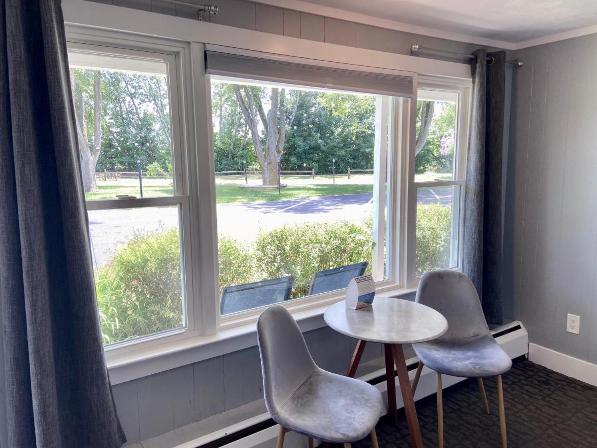 | Elk Rapids Lakeshore Inn