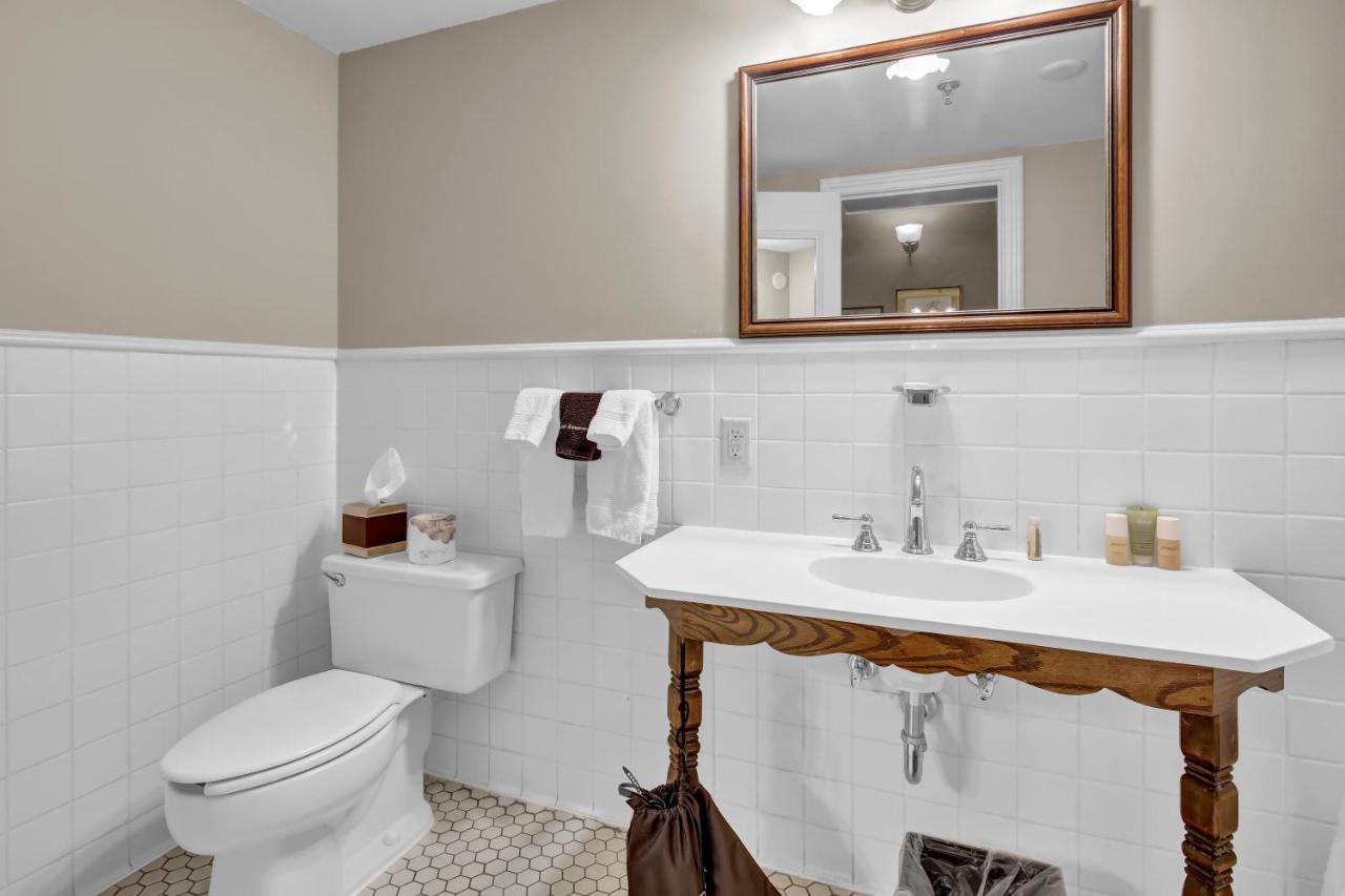 Superior King Room at St James Hotel