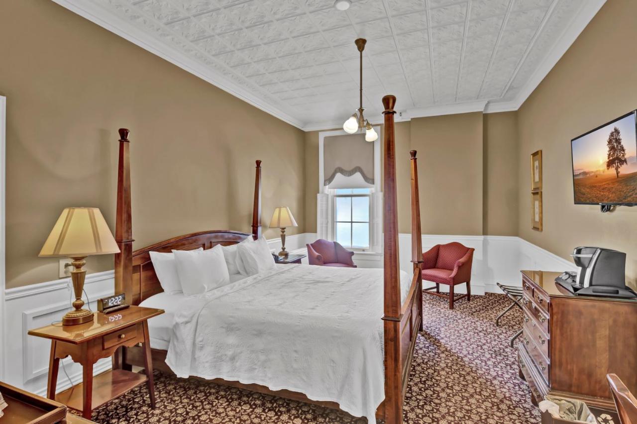 Superior King Room at St James Hotel