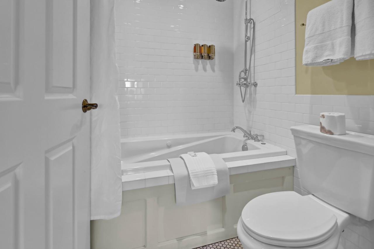 Double Room with Spa Bath at St James Hotel