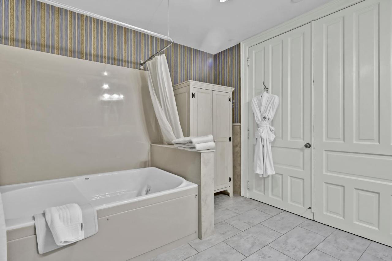 King Room with Spa Bath at St James Hotel