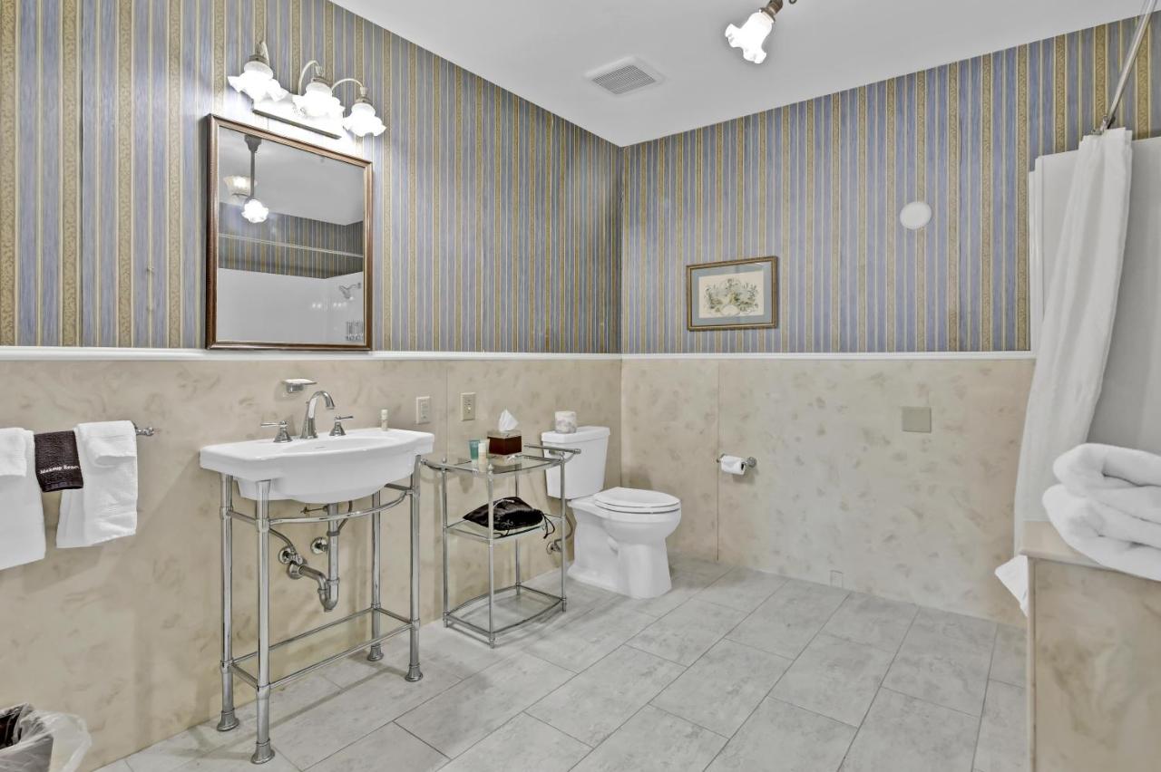King Room with Spa Bath at St James Hotel
