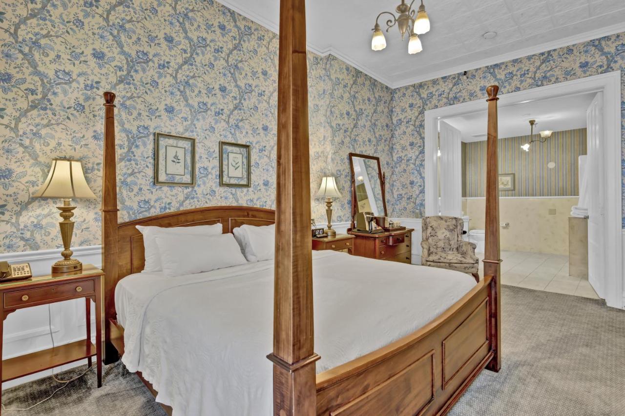 King Room with Spa Bath at St James Hotel