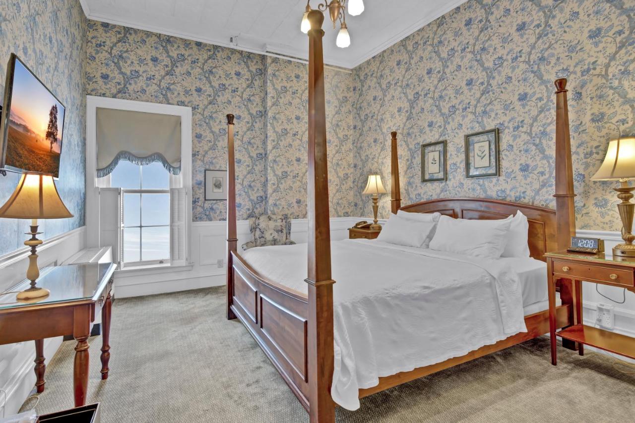 King Room with Spa Bath at St James Hotel