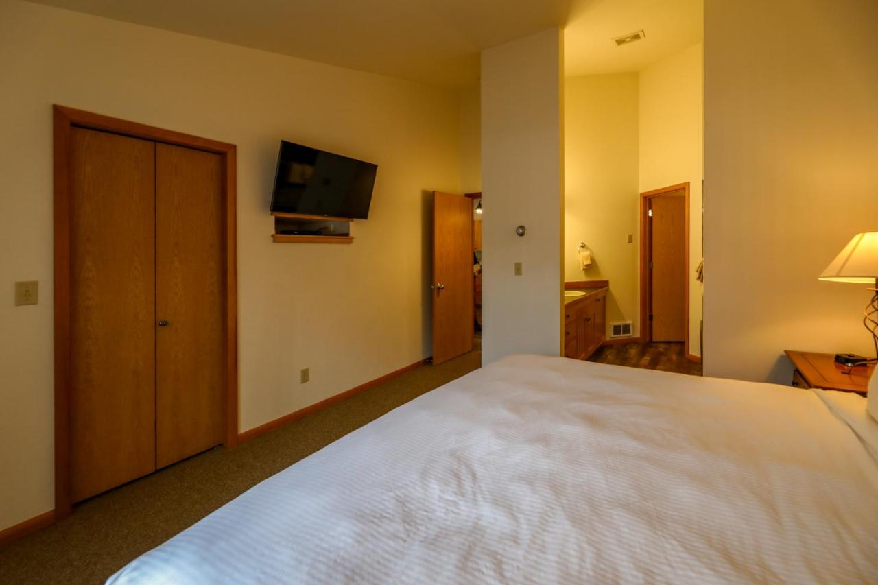 One-Bedroom Apartment at Meadow Lake Resort & Condos