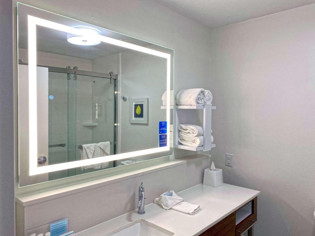 King Room- Mobility Accessible with Bathtub-Non-Smoking at Hampton Inn Danville