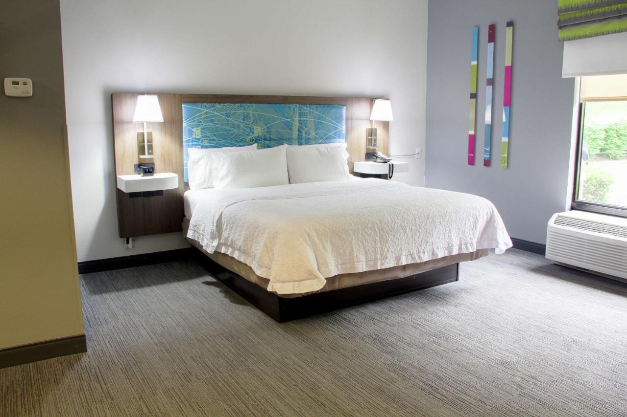 King Room- Mobility Accessible with Bathtub-Non-Smoking at Hampton Inn Danville