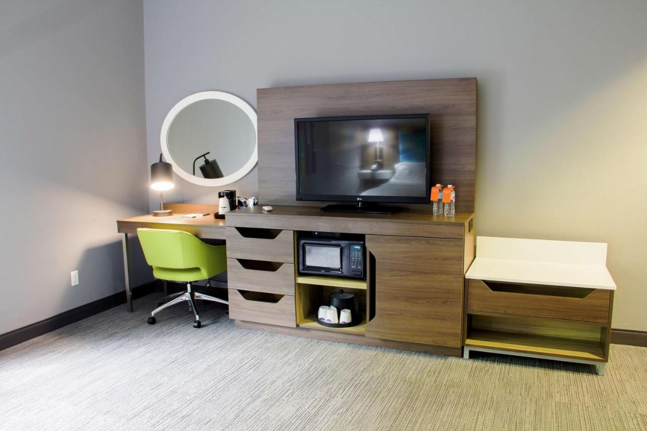 King Room- Mobility Accessible with Bathtub-Non-Smoking at Hampton Inn Danville