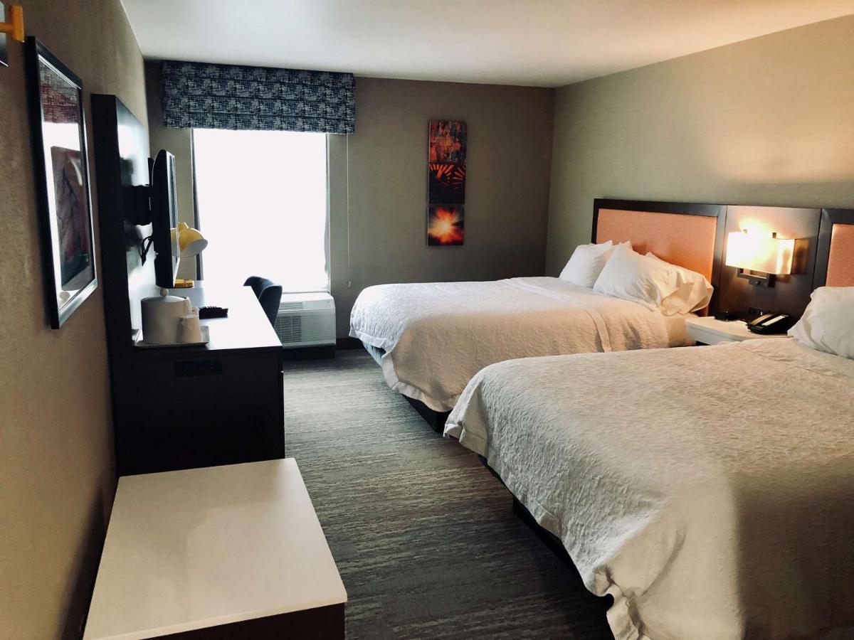 Queen Room with Two Queen Beds and Shower Only - Non-Smoking at Hampton Inn El Dorado