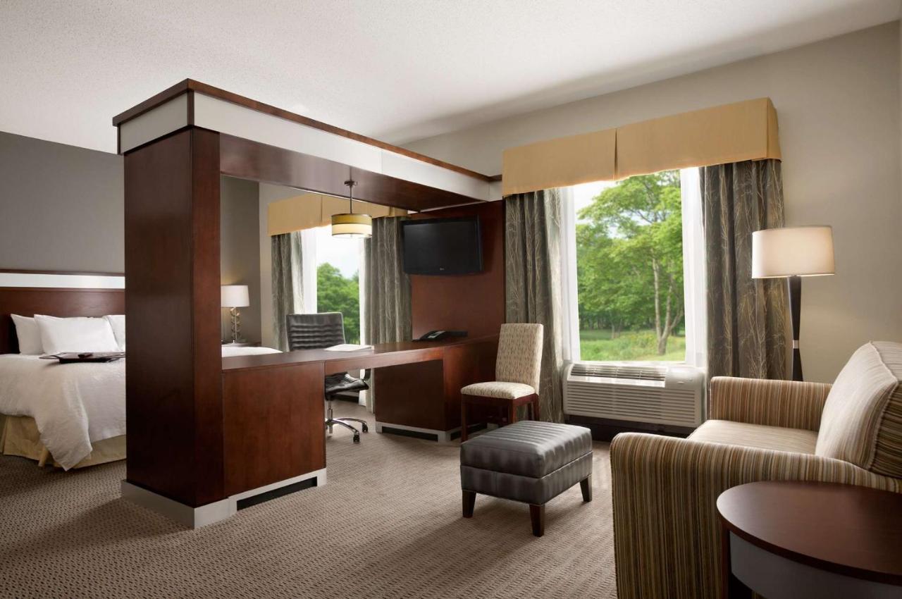 King Suite - Non-Smoking at Hampton Inn & Suites Mansfield