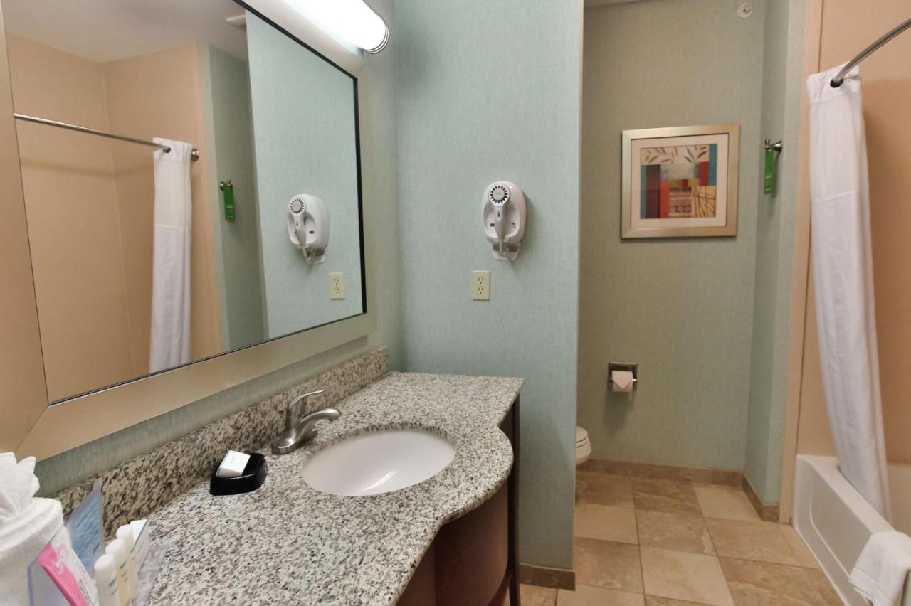 Queen ROom with Two Queen Beds Studio- Non-Smoking at Hampton Inn & Suites Middlebury