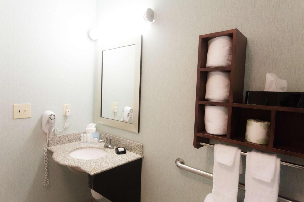 King Studio at Hampton Inn & Suites Middlebury