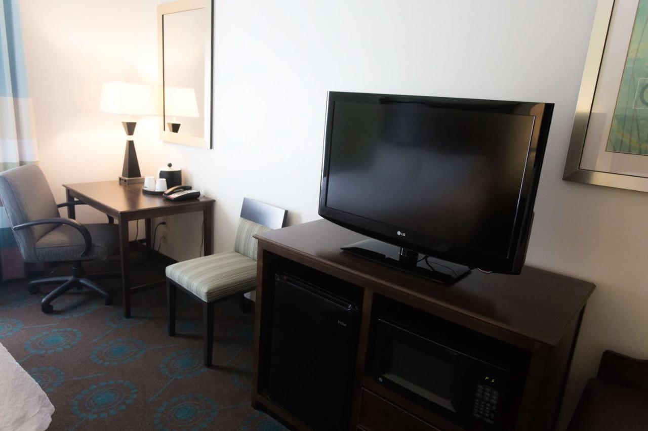 King Room with Sofa Bed at Hampton Inn & Suites Middlebury
