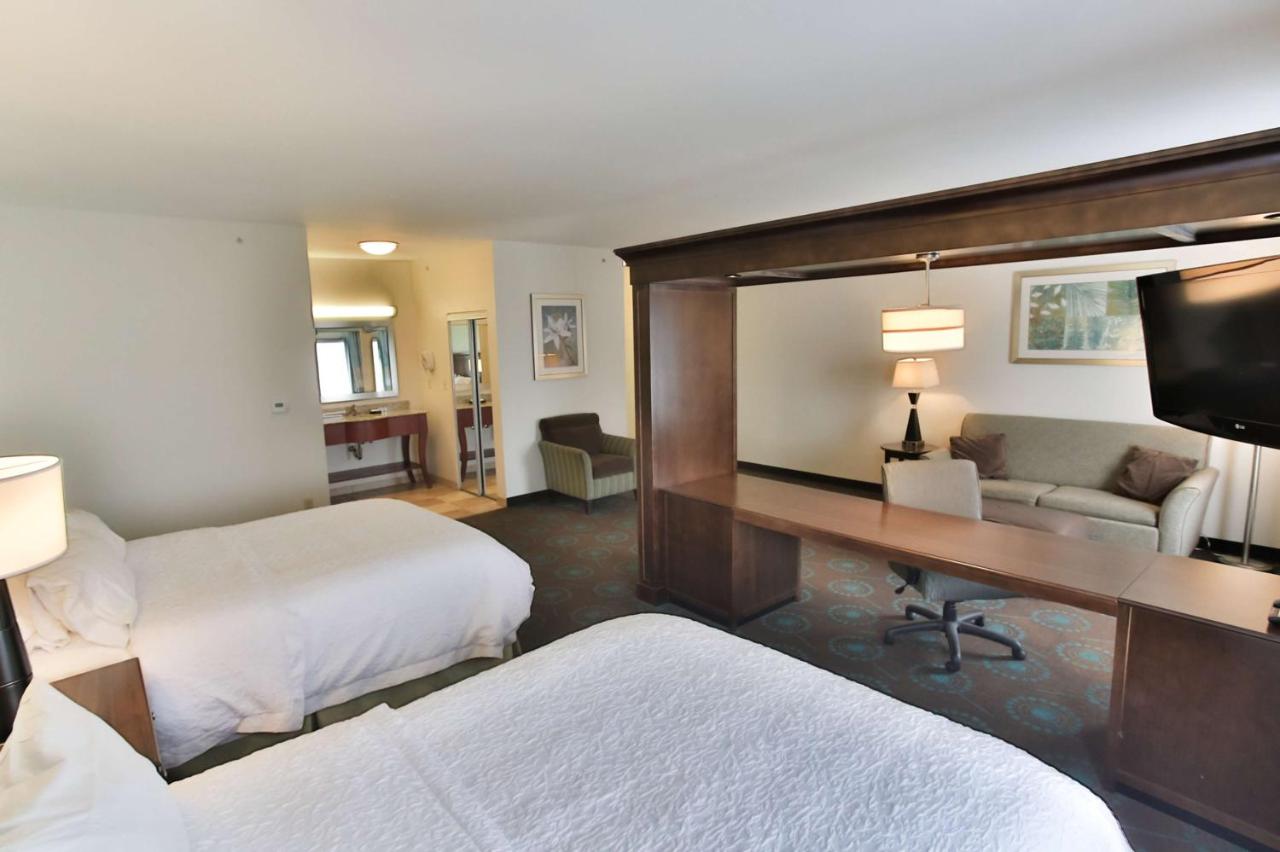 Queen ROom with Two Queen Beds Studio- Non-Smoking at Hampton Inn & Suites Middlebury
