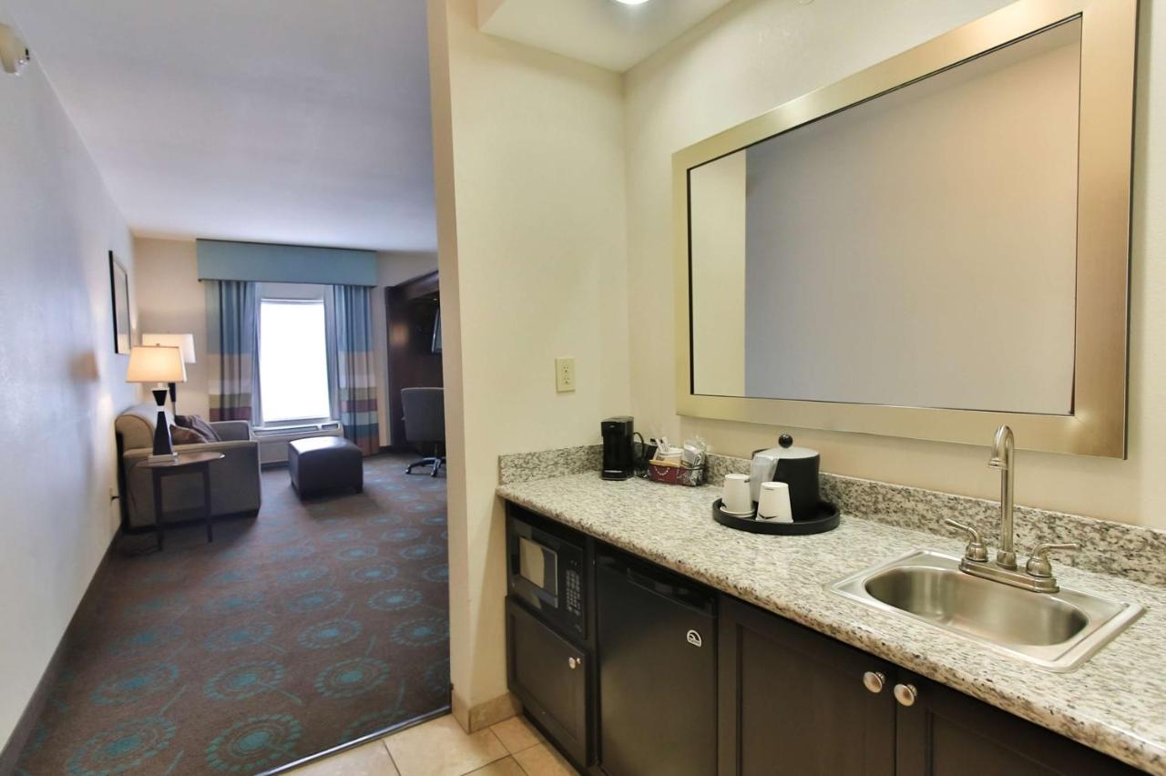 Queen ROom with Two Queen Beds Studio- Non-Smoking at Hampton Inn & Suites Middlebury