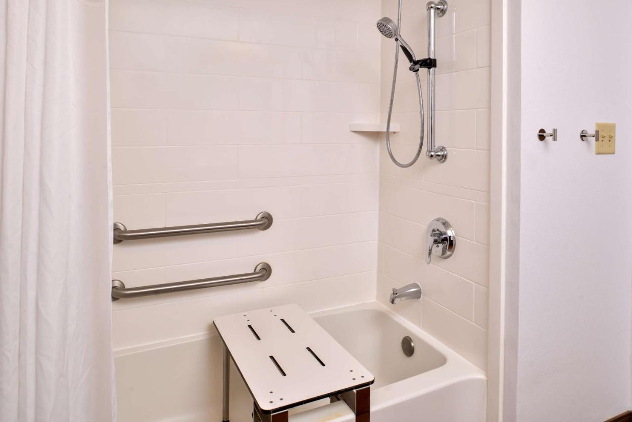 Queen Room with Two Queen Beds - Disability Access/Non-Smoking at Hampton Inn by Hilton Emporia