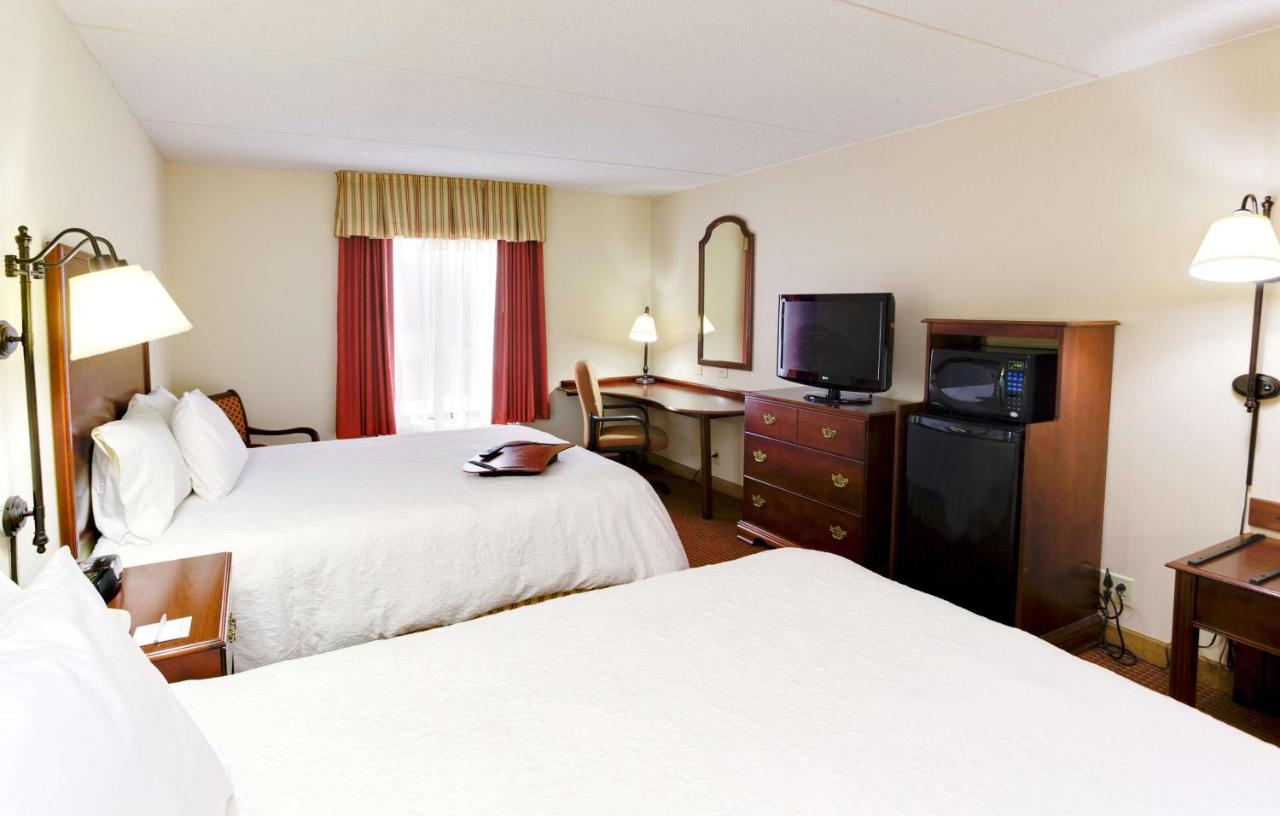 Queen Room - Non-Smoking at Hampton Inn by Hilton Emporia